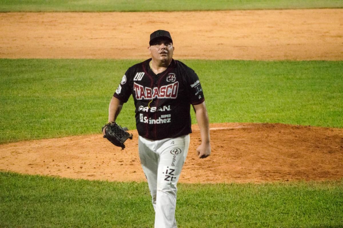 Brilla Oramas y los chocos le pegan a Saltillo