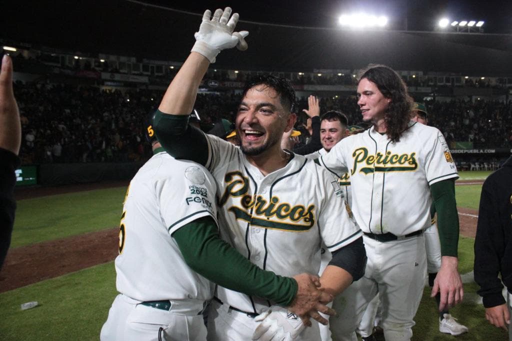 Gabriel Gutiérrez se viste de héroe en triunfo de Pericos