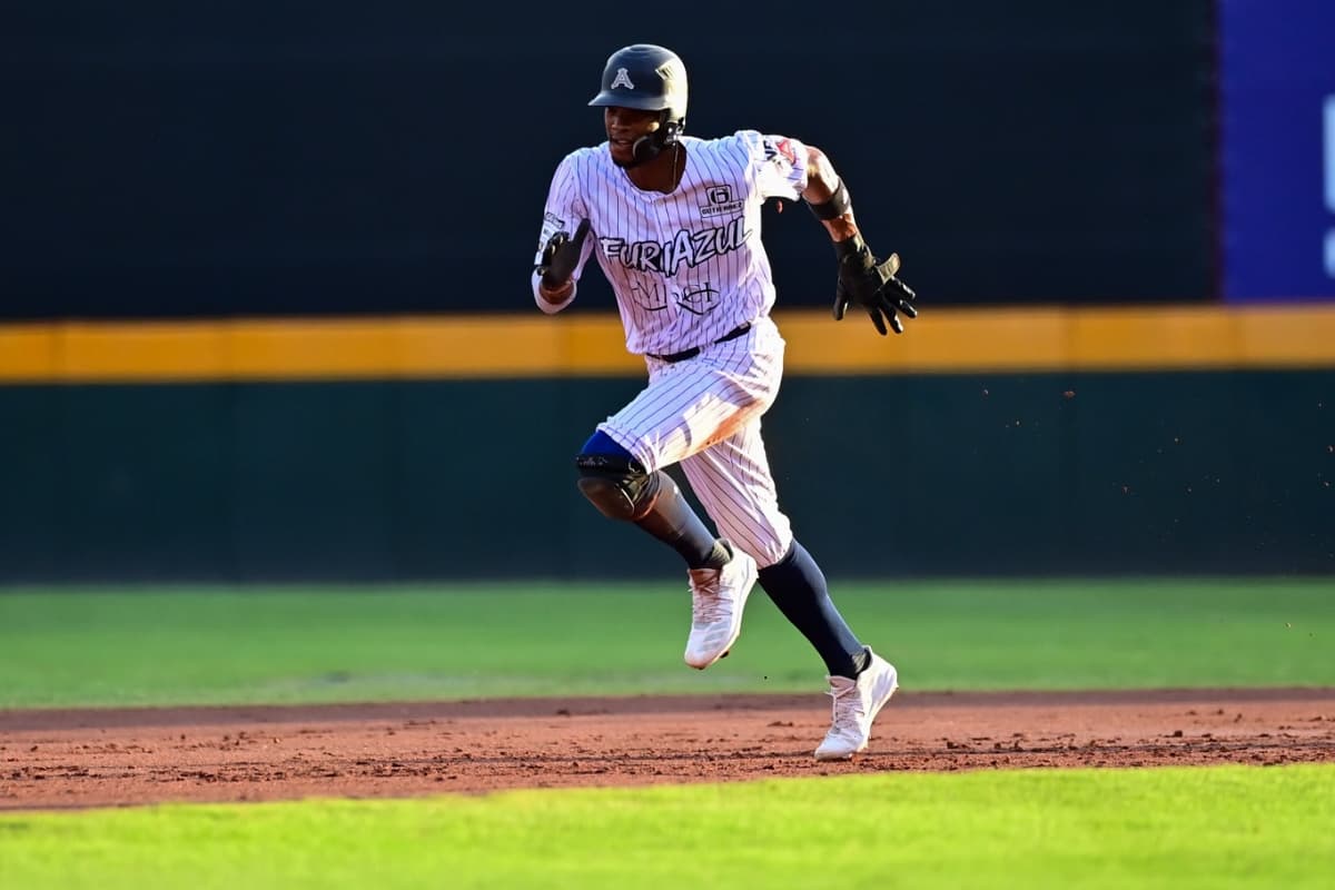 Acereros vence a los del convoy en el primero de la serie