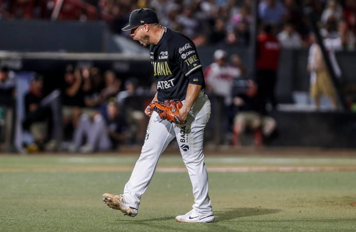El campeón inicia postemporada con triunfo