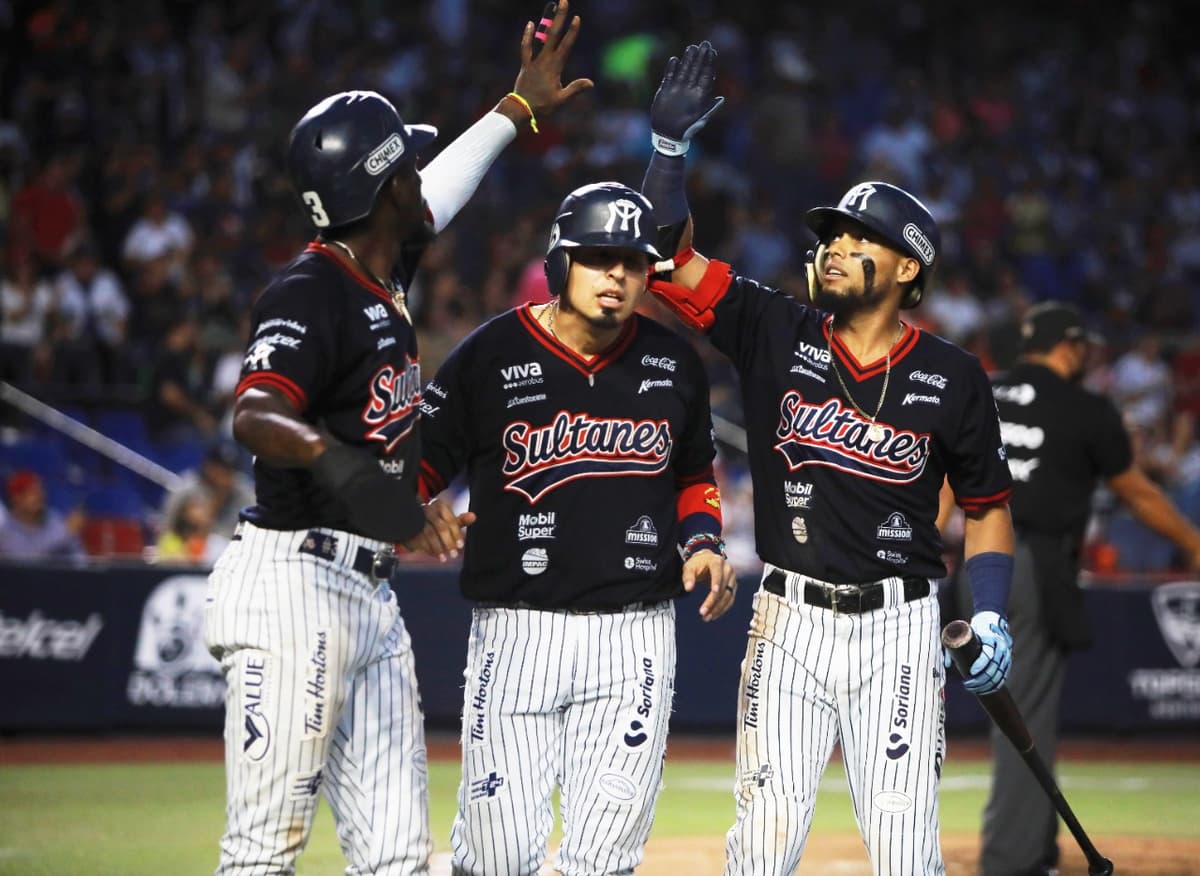 Los regios se colocan a un triunfo de la Serie de Campeonato