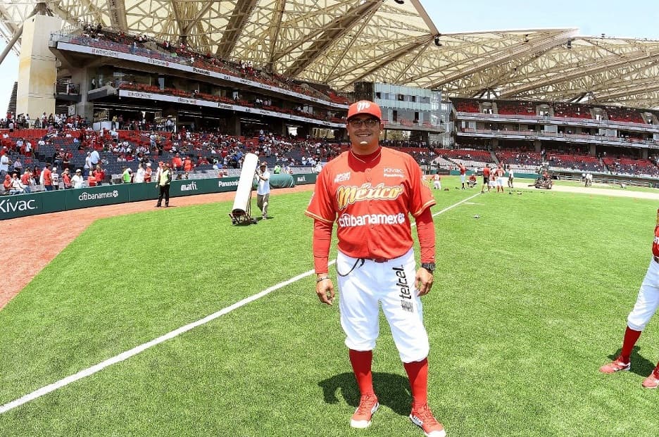 Gerónimo Gil es el manager de los Diablos Rojos en la Liga Invernal Mexicana