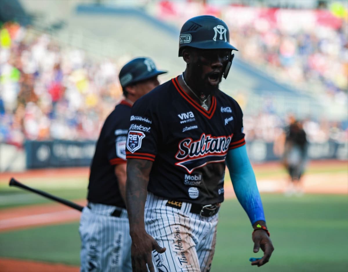 Orlando Calixte brilla a la ofensiva y Sultanes se quedó con el Juego 1