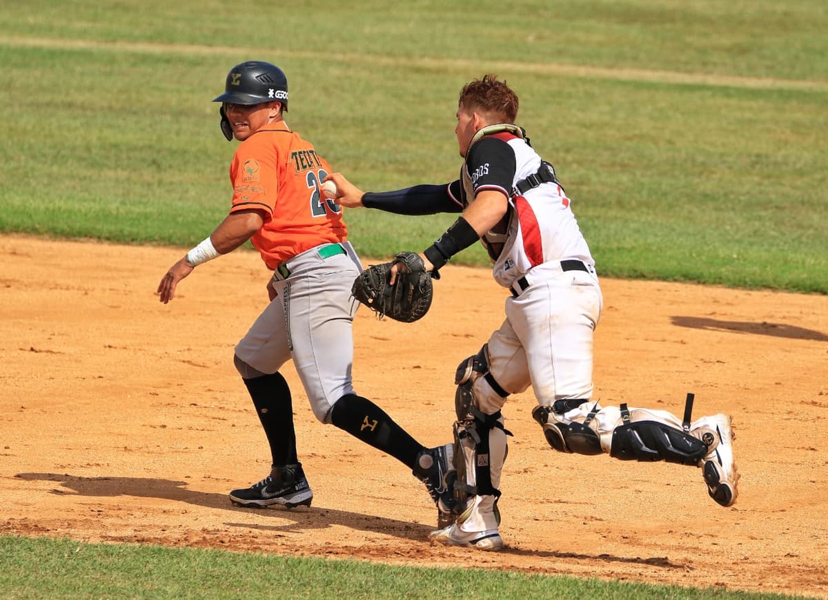 Leones saca las garras y vence al combinado Toros-Rieleros