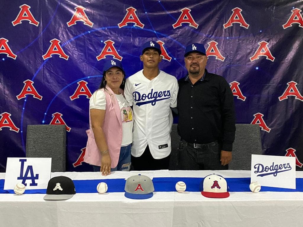 Édgar Gómez estampó su firma con los Dodgers