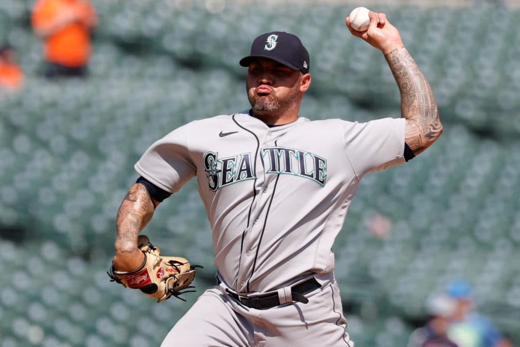 Se suma Héctor Santiago al staff de pitcheo
