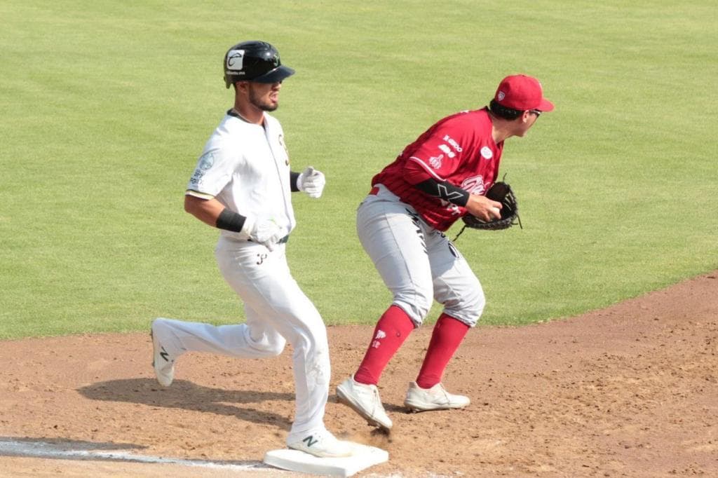Giancarlo Servín de Pericos se viste de héroe con cuadrangular en la décima