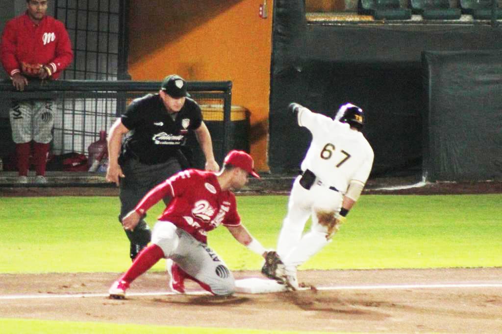 Triunfo de extra innings para la Novena Verde