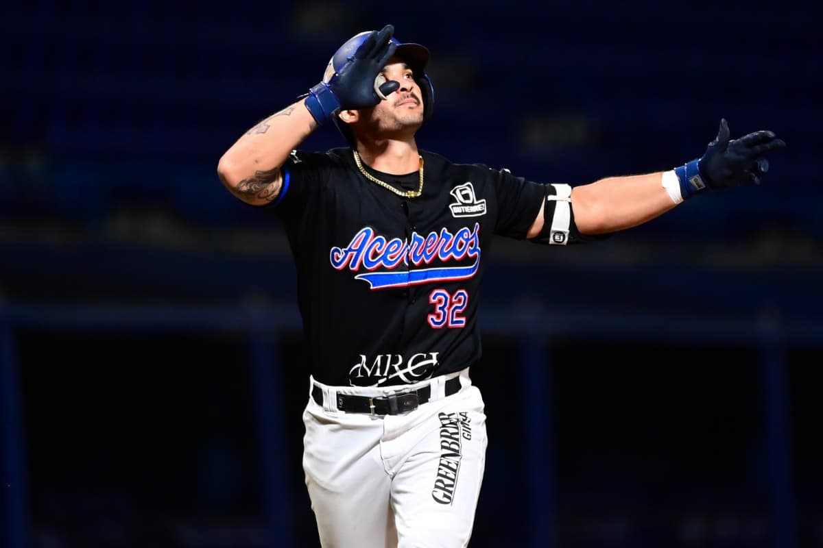 Gran pitcheo y tablazo de Betancourt