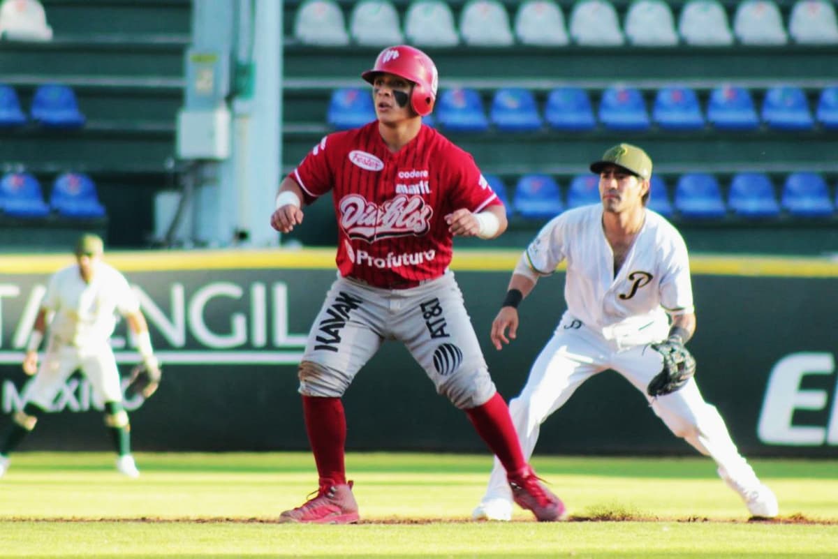 Pericos con cierre de película en la LIM