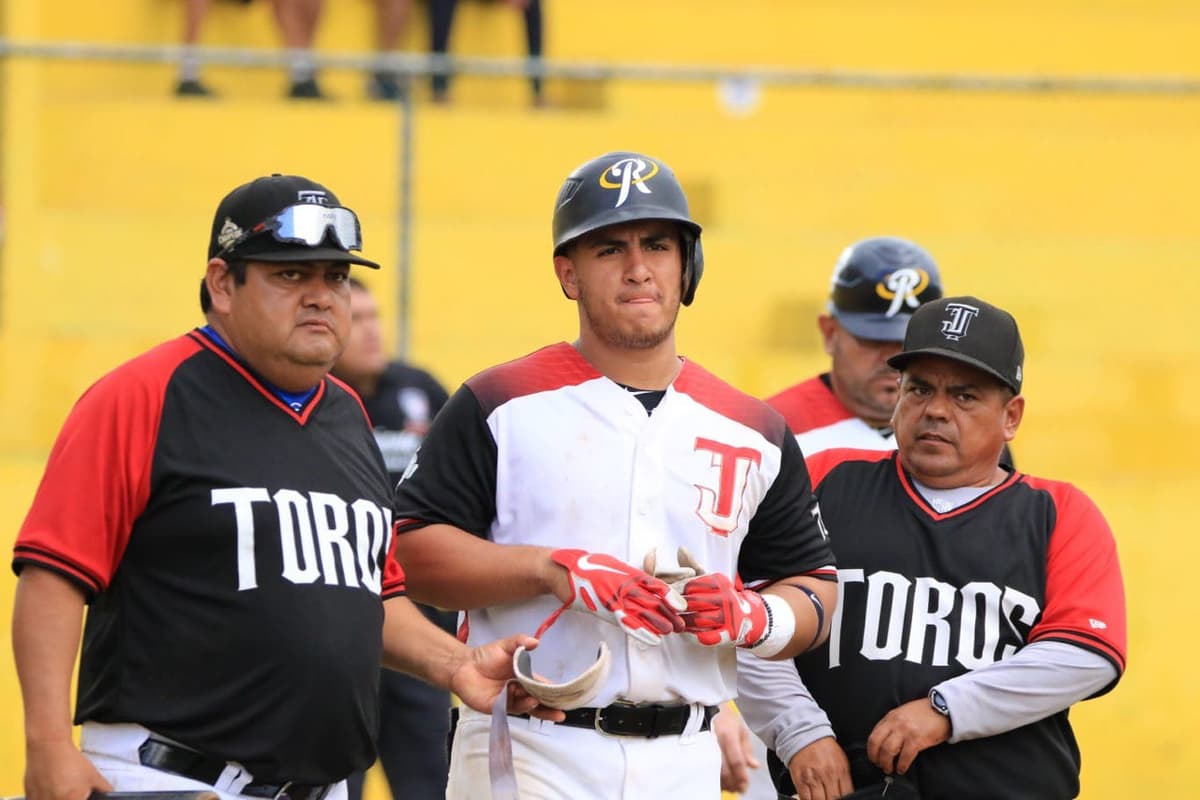 Lucen brazos de Toros-Rieleros en blanqueada
