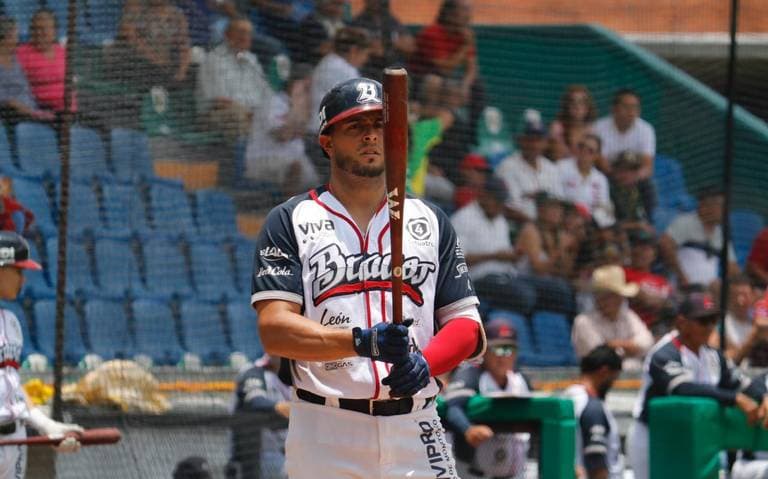 Refuerza Carlos Rivero el infield de Dos Laredos