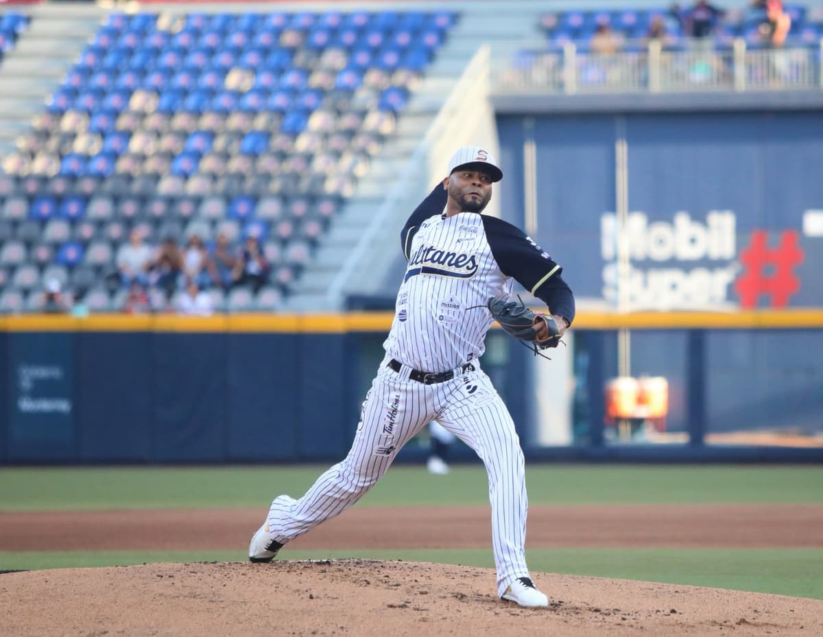 Arriba el dominicano Esmil Rogers a Mariachis