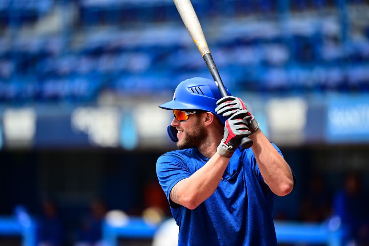 Explotan bats de catchers Moore, Márquez y Herrmann