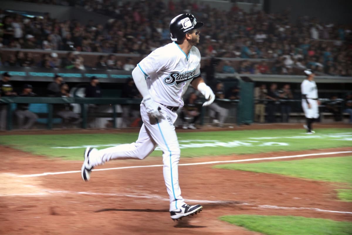 Triunfo de Saraperos en espectacular inauguración