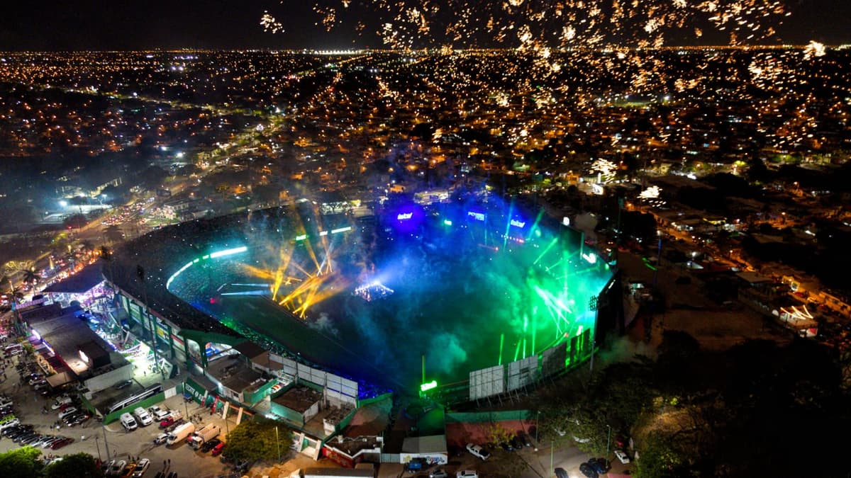 Los campeones arman histórica inauguración