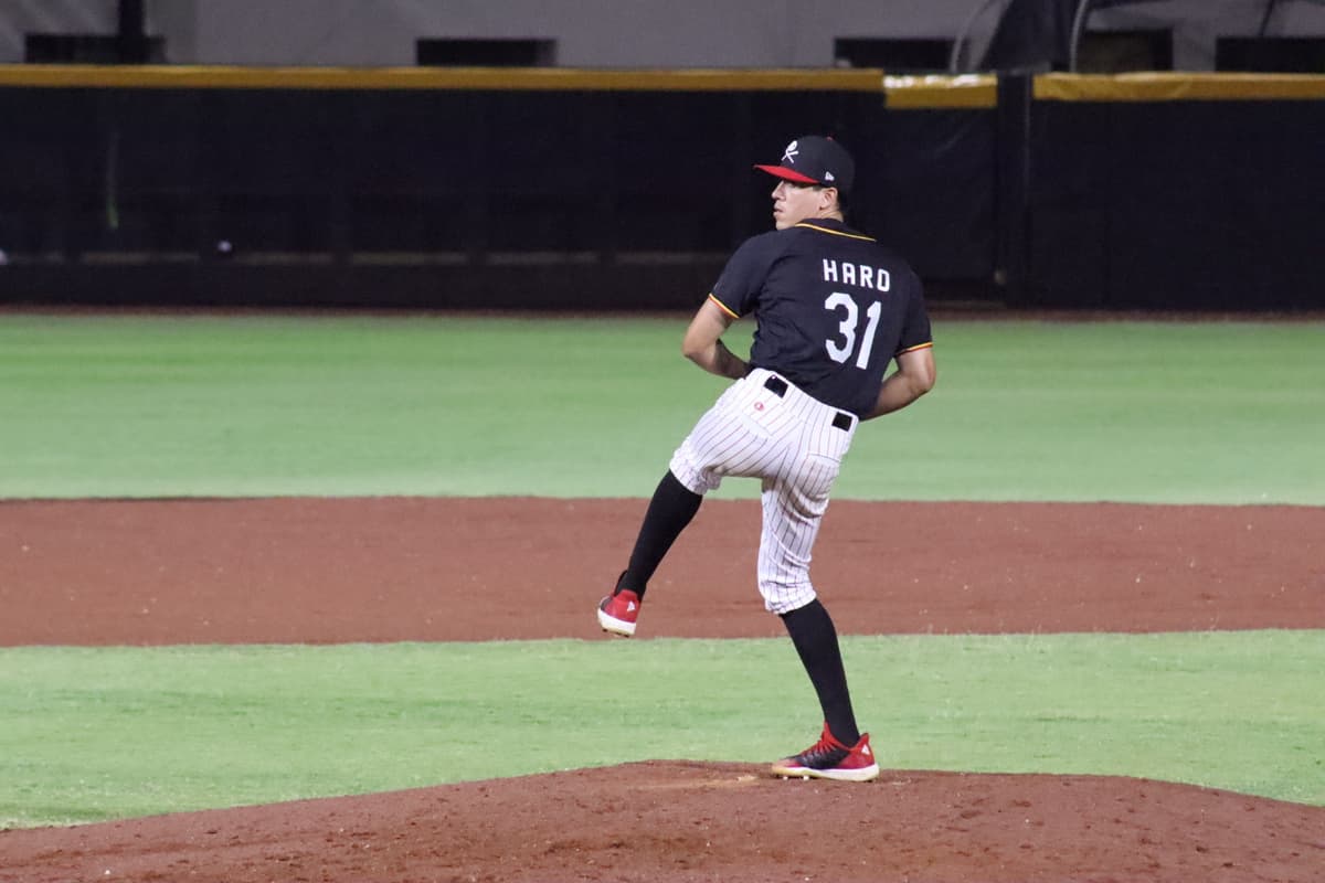 Piratas cortan mala racha y vencen a los campeones
