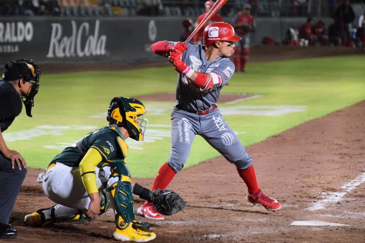 Explota la artillería escarlata