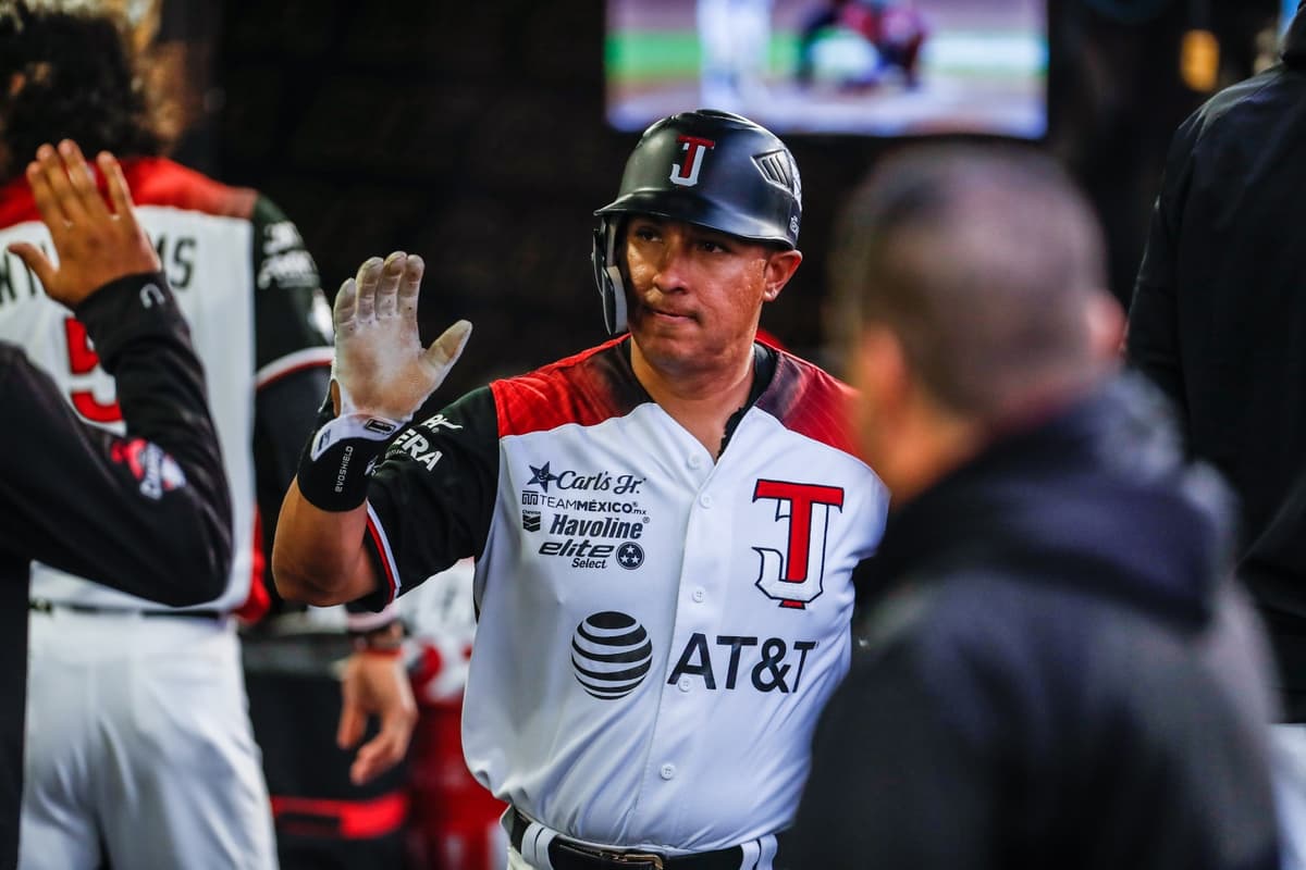 Efrén Navarro llega a la furia azul