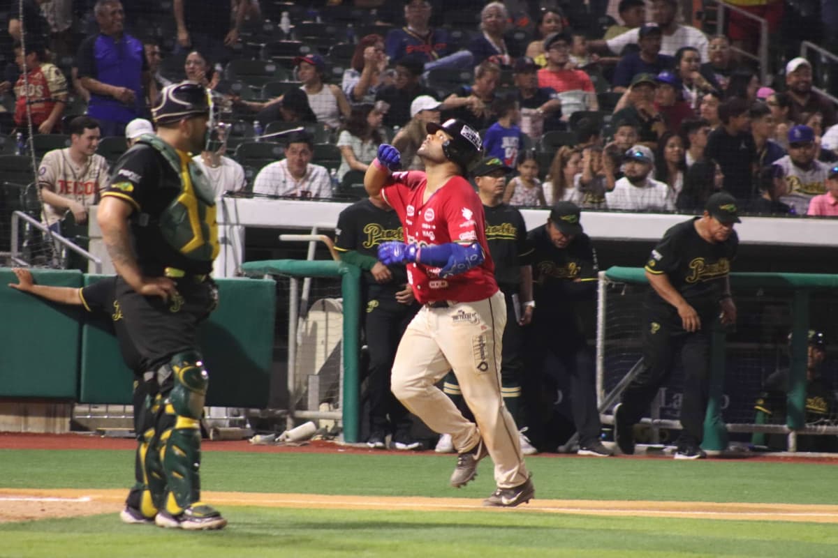 En duelo de batazos Tecos supera a Pericos