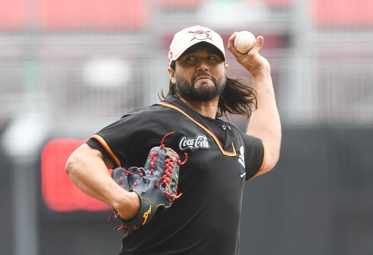 Piratas gana el segundo juego de la serie