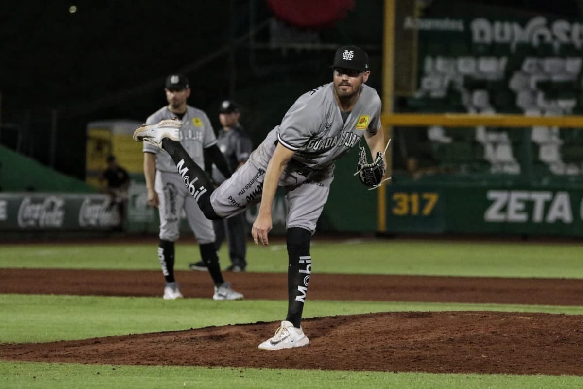 Guadalajara gana gran duelo de pitcheo