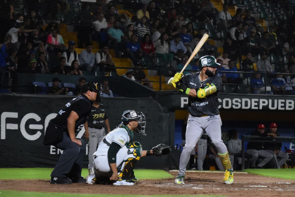 Pericos caen en el tercero de la serie