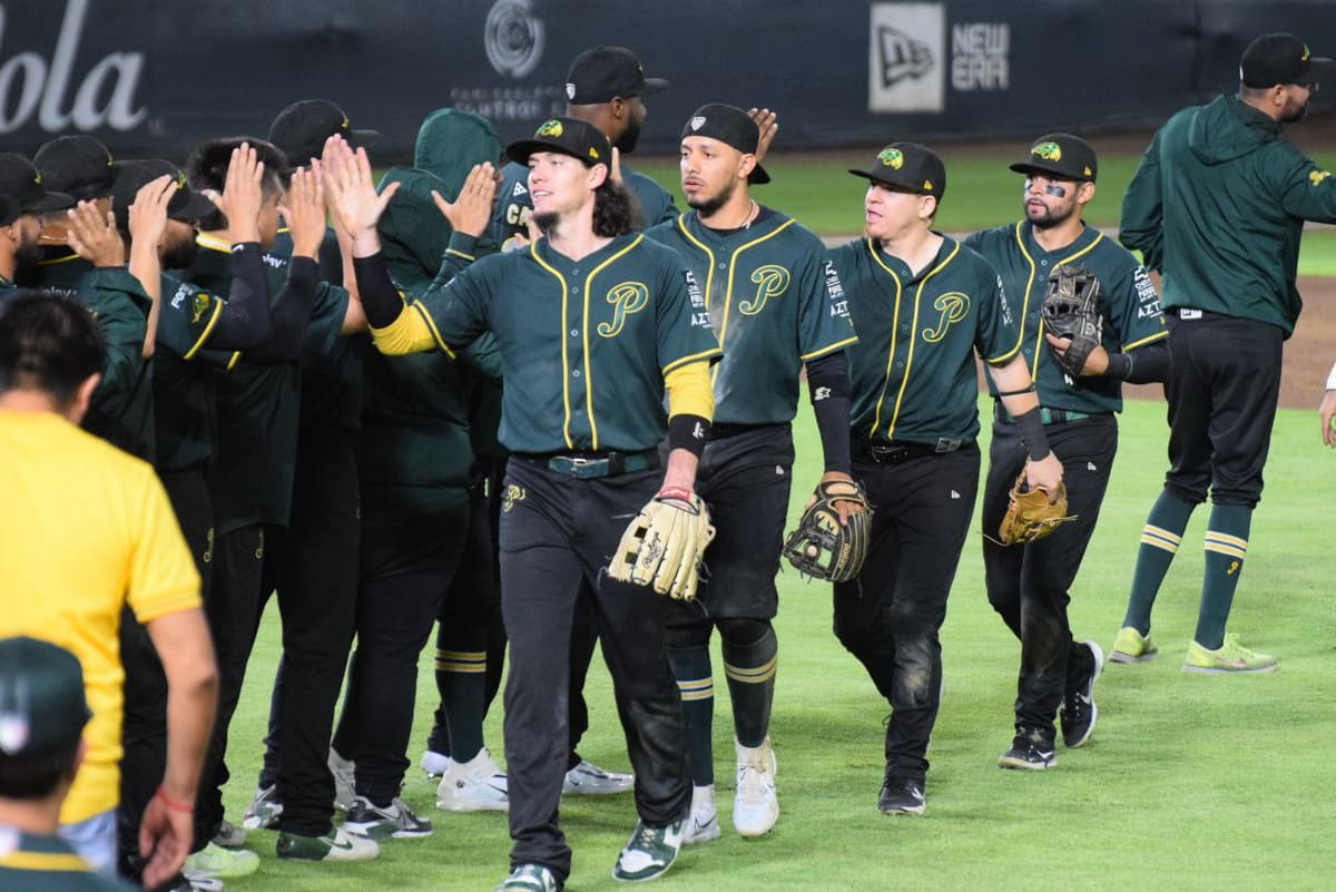 Pericos a batazo limpio se queda con la serie