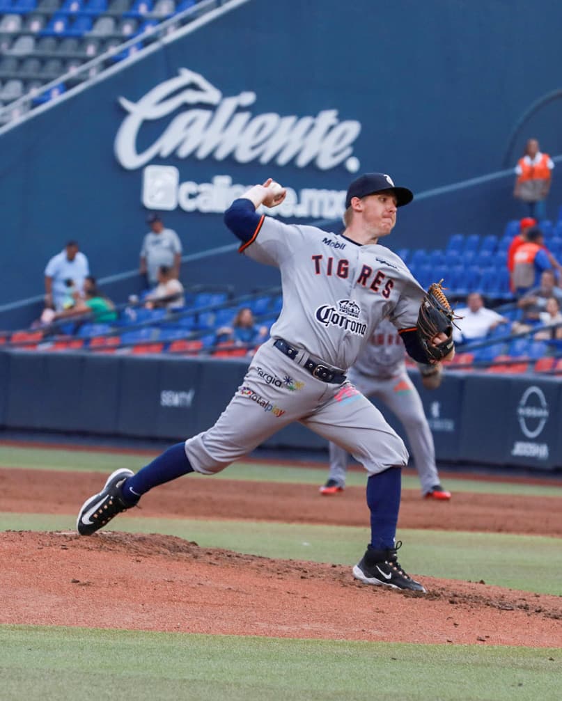 Con gran pitcheo Tigres iguala la serie