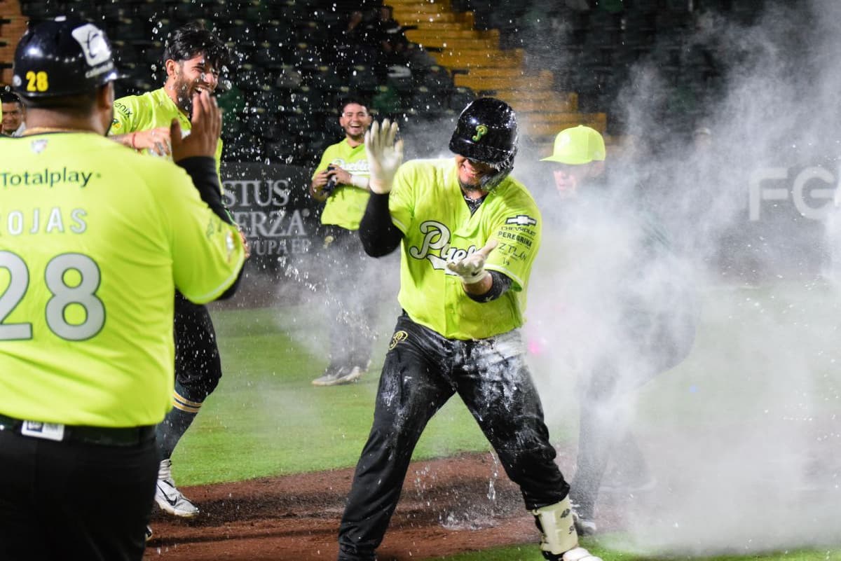 Juan Kirk se viste de héroe en juego de extra innings