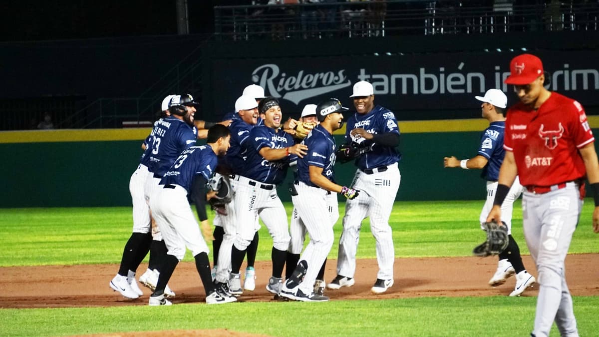 Rieleros y Toros dividen honores en la doble cartelera