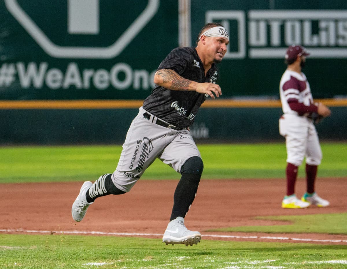 Los Mariachis se quedan con la serie