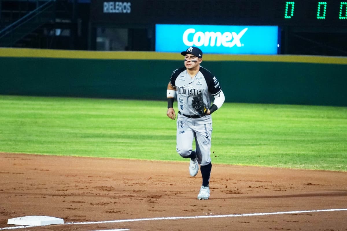 Rieleros pierden en 10 entradas ante los Sultanes