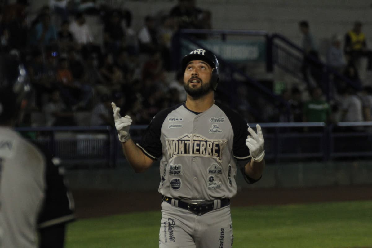 Con tres jonrones Sultanes gana el primero a Rieleros
