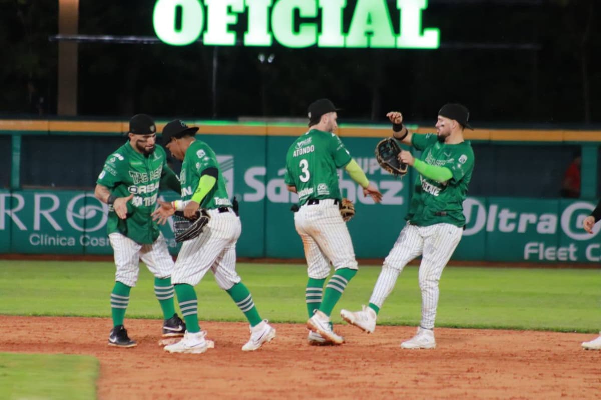 Jeff Kinley comanda blanqueada ante los Pingos