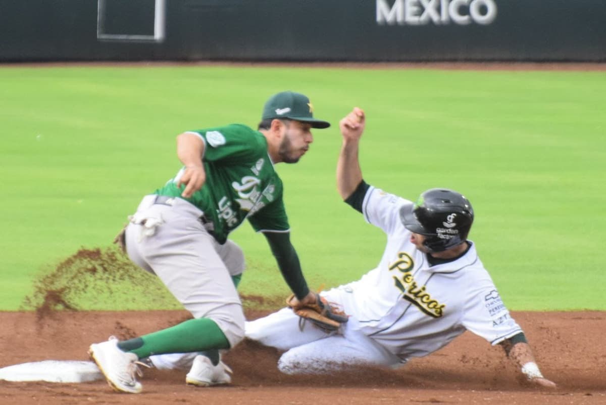 Se pinta de verde poblano el doble cartel