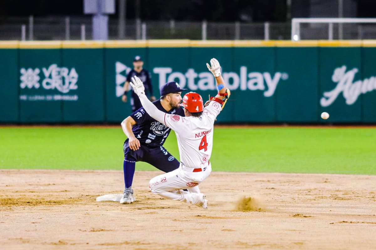 En medio de lluvia, Sultanes empata la serie