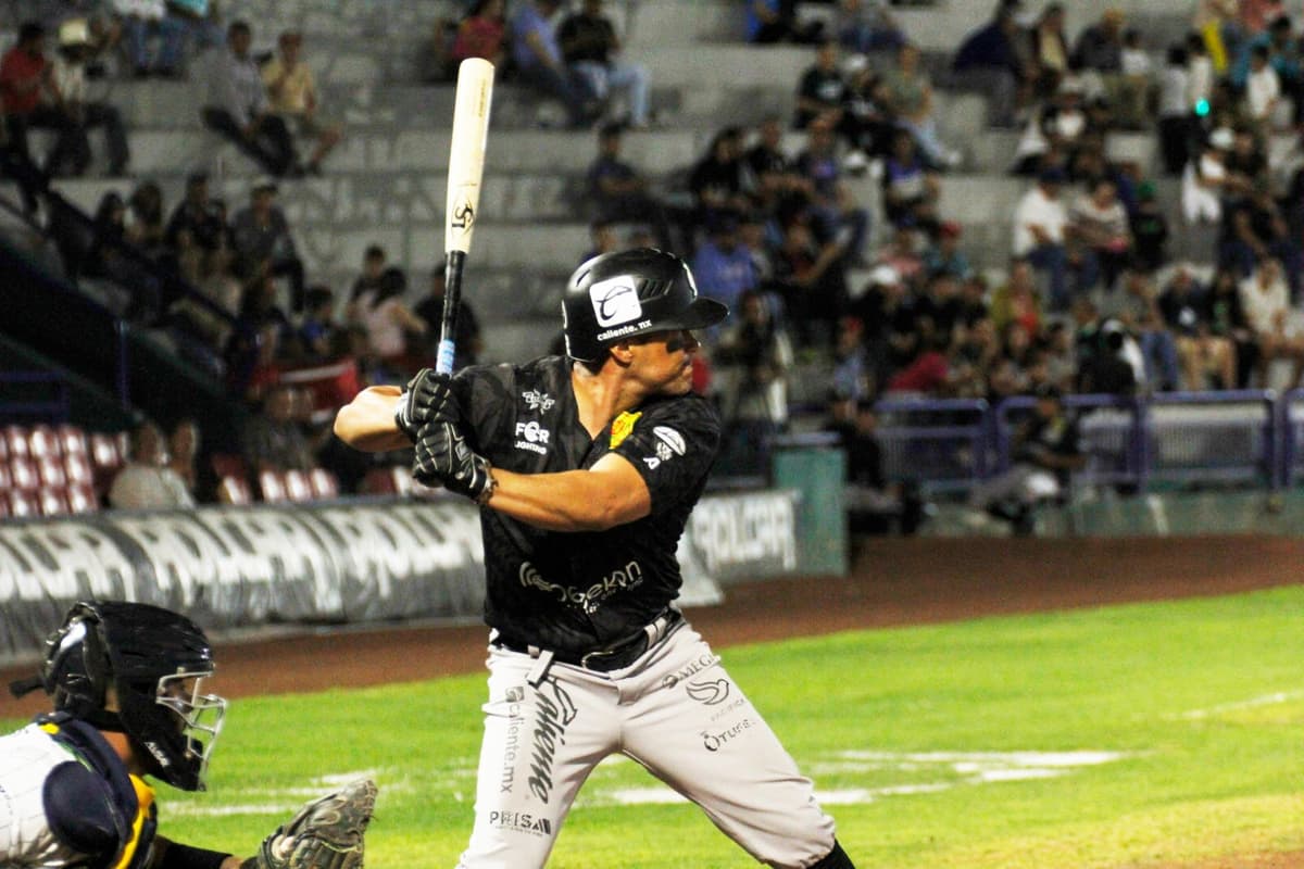 Los Mariachis se llevan la serie ante los Rieleros
