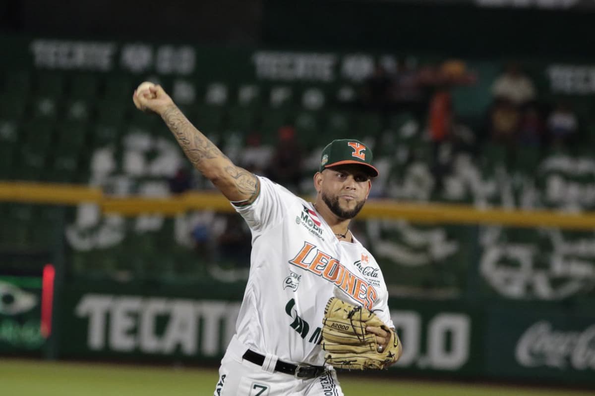 Los campeones rugen y están a un paso de la Serie de Campeonato