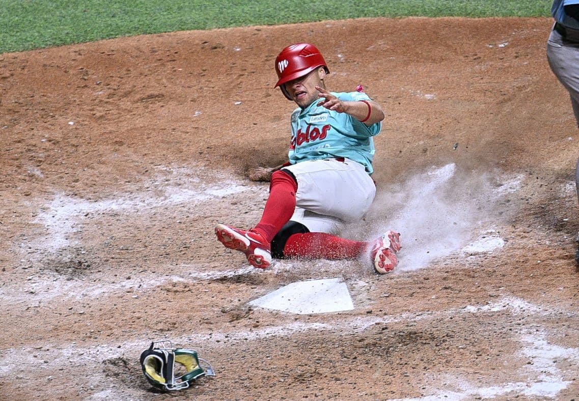 Diablos Rojos logra su tercera victoria viniendo de atrás