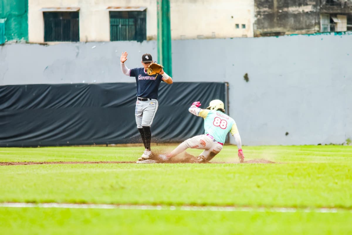 Oaxaca ataca en la tercera y se lleva primer juego