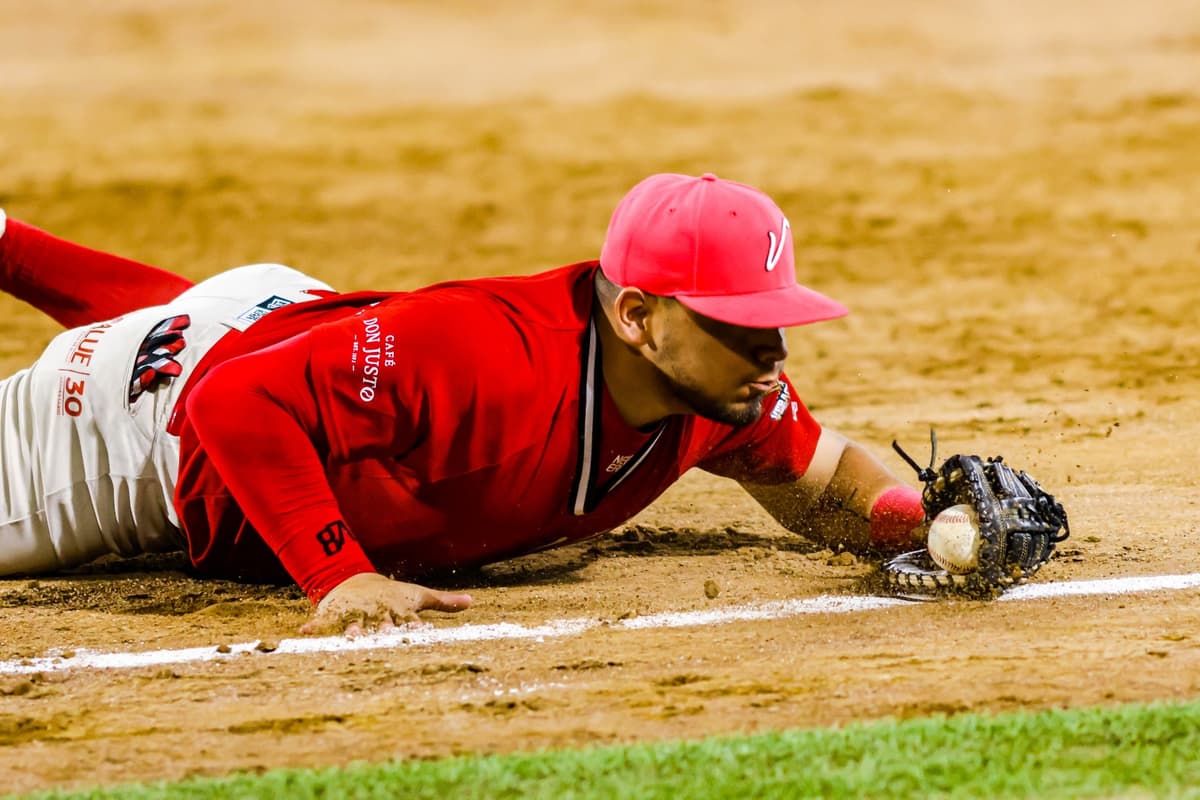 El Águila vence tinto en sangre 2-1 a Diablos