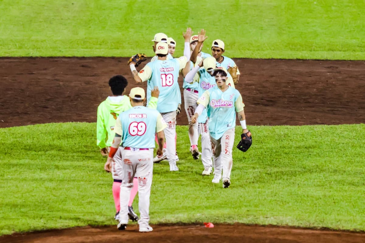 El Águila gana tinto en sangre a Pericos