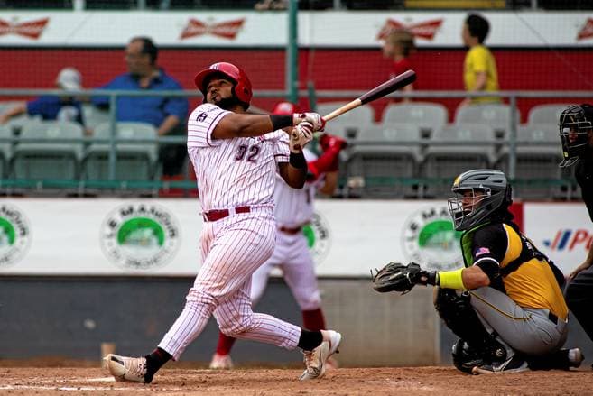 El receptor Colombiano Carlos Martínez llega a Oaxaca