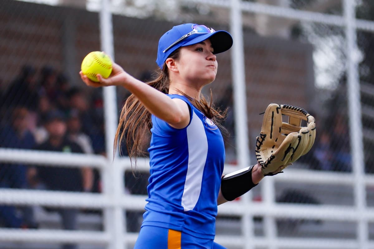 Vence Charros Softbol a Bravas de León en juego de preparación