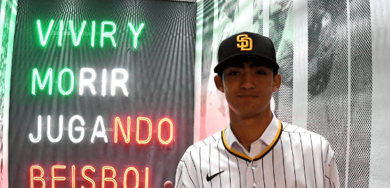 Humberto Cruz firma con los Padres de San Diego