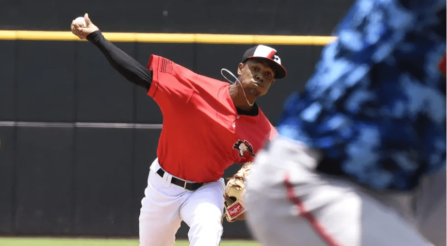 Brazo de velocidad al bullpen bélico