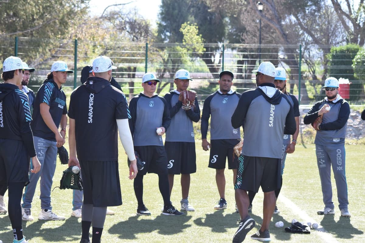 Playball al campo de entrenamiento de Saraperos