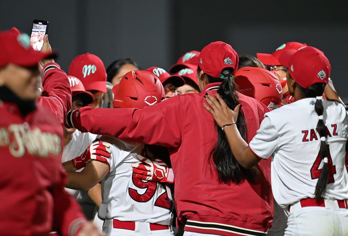 Diablos Rojos Femenil le quita el invicto a Charros De Jalisco Softbol