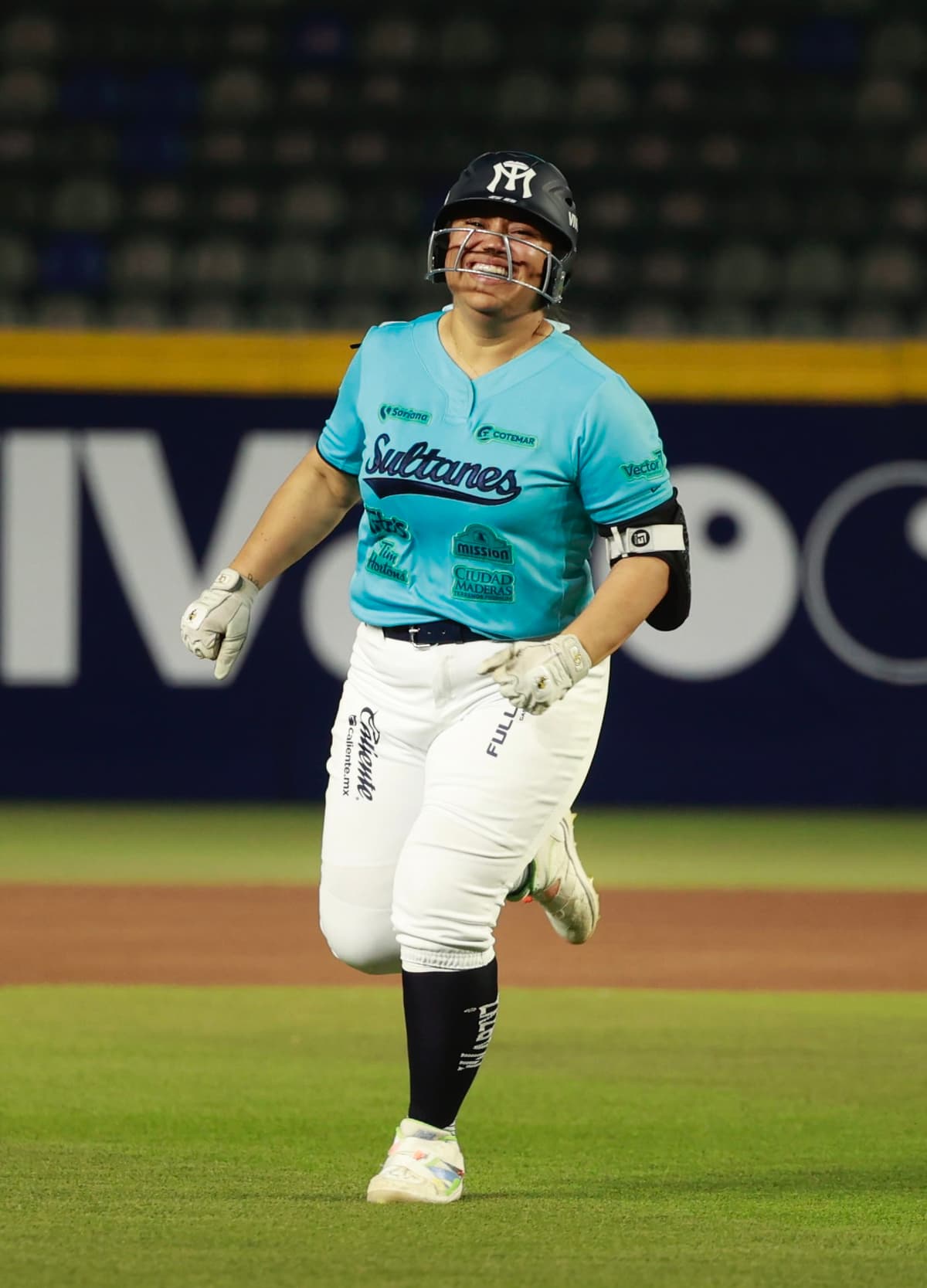 Sultanes pegan primero en la serie al vencer a Bravas De León